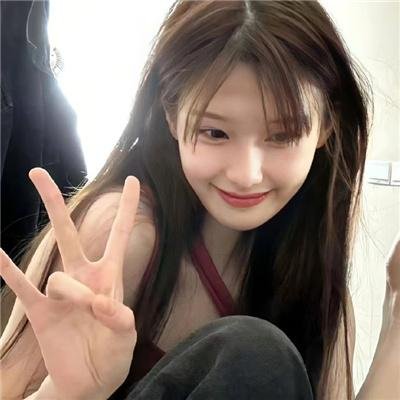 出墙红杏两家春